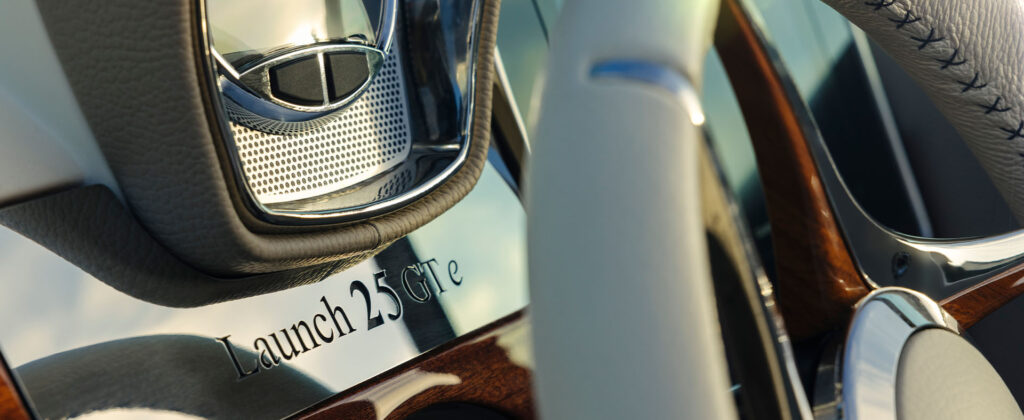 Close up of boat steering wheel with "Launch 25 GTe" engraved